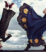 Emily_Blunt___Lin-Manuel_Miranda_photographed_by_Annie_Leibovitz_for_Vogue_-_December_201887851577_emily-05.jpg